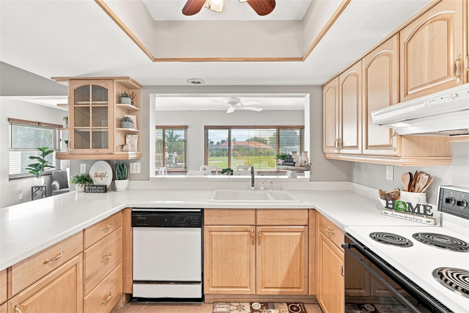 Open Kitchen Overlooking the Florida Room - 155 MORGAN LN SE, PORT CHARLOTTE