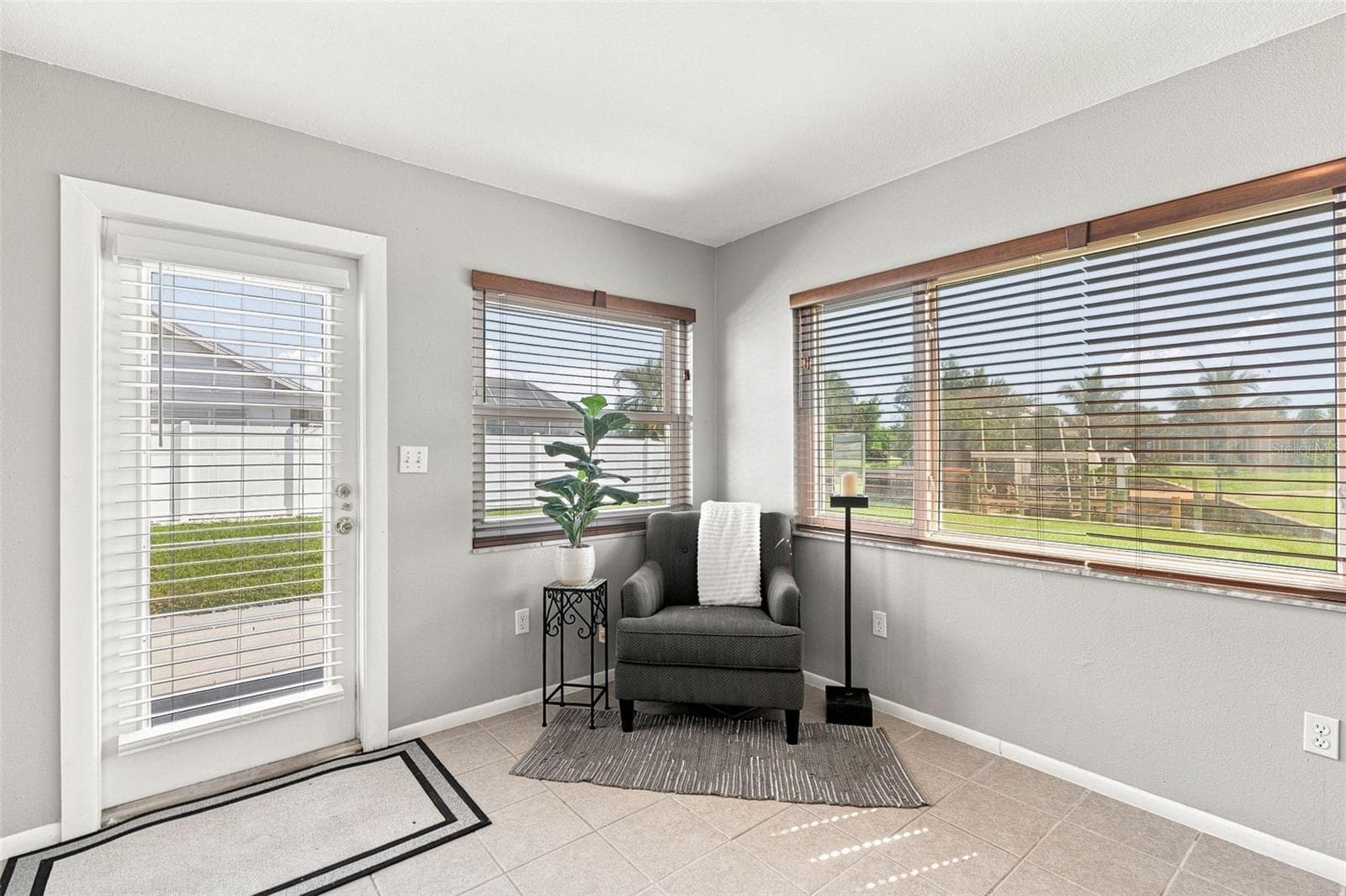 Sun-filled Florida Room Overlooking Outdoor Space - 155 MORGAN LN SE, PORT CHARLOTTE