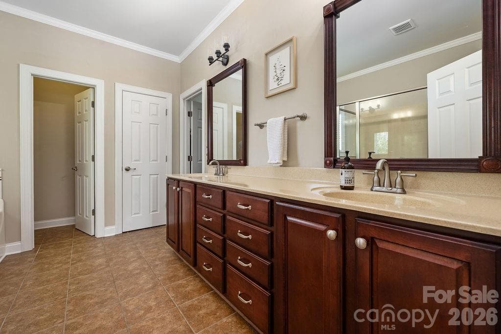 Single Family Residence at 6519 Olmsford Drive, Huntersville, photo 20 of 45
