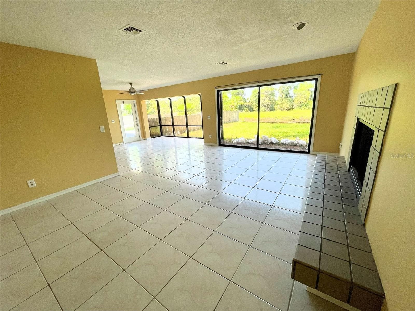 Family Room with sliders to Backyard - 4431 REAL CT, ORLANDO