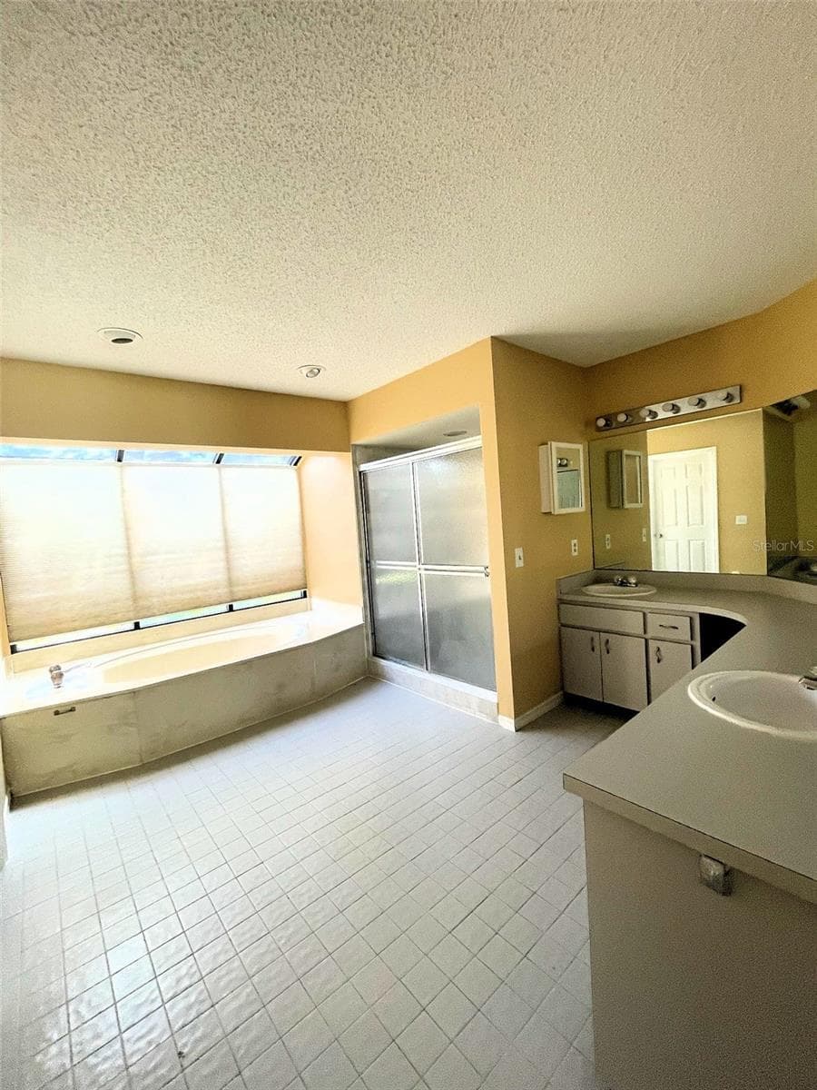 Primar bathroom - 4431 REAL CT, ORLANDO