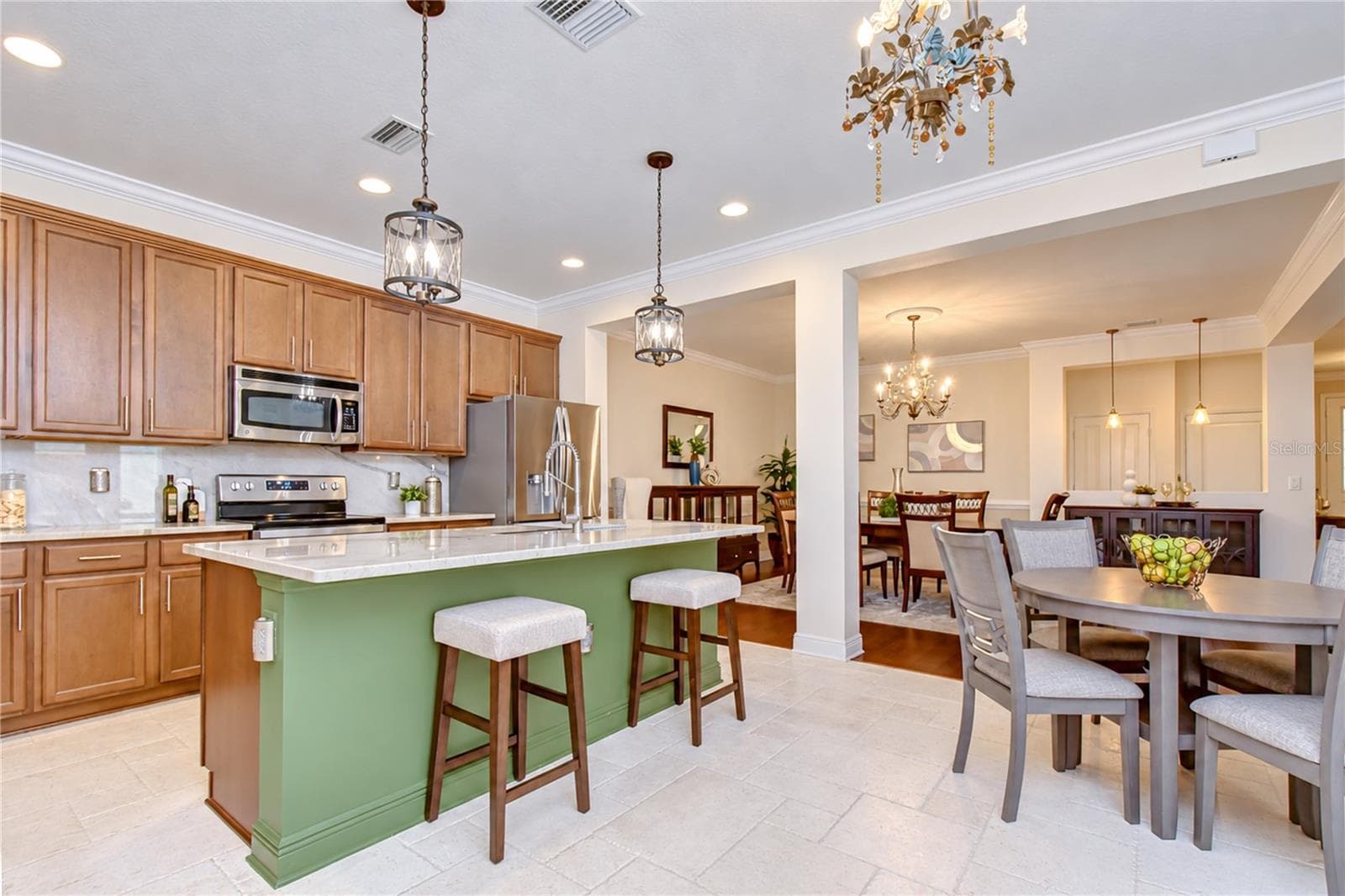 Stunning and Open Kitchen - 6810 MUNCASTER CT, TAMPA