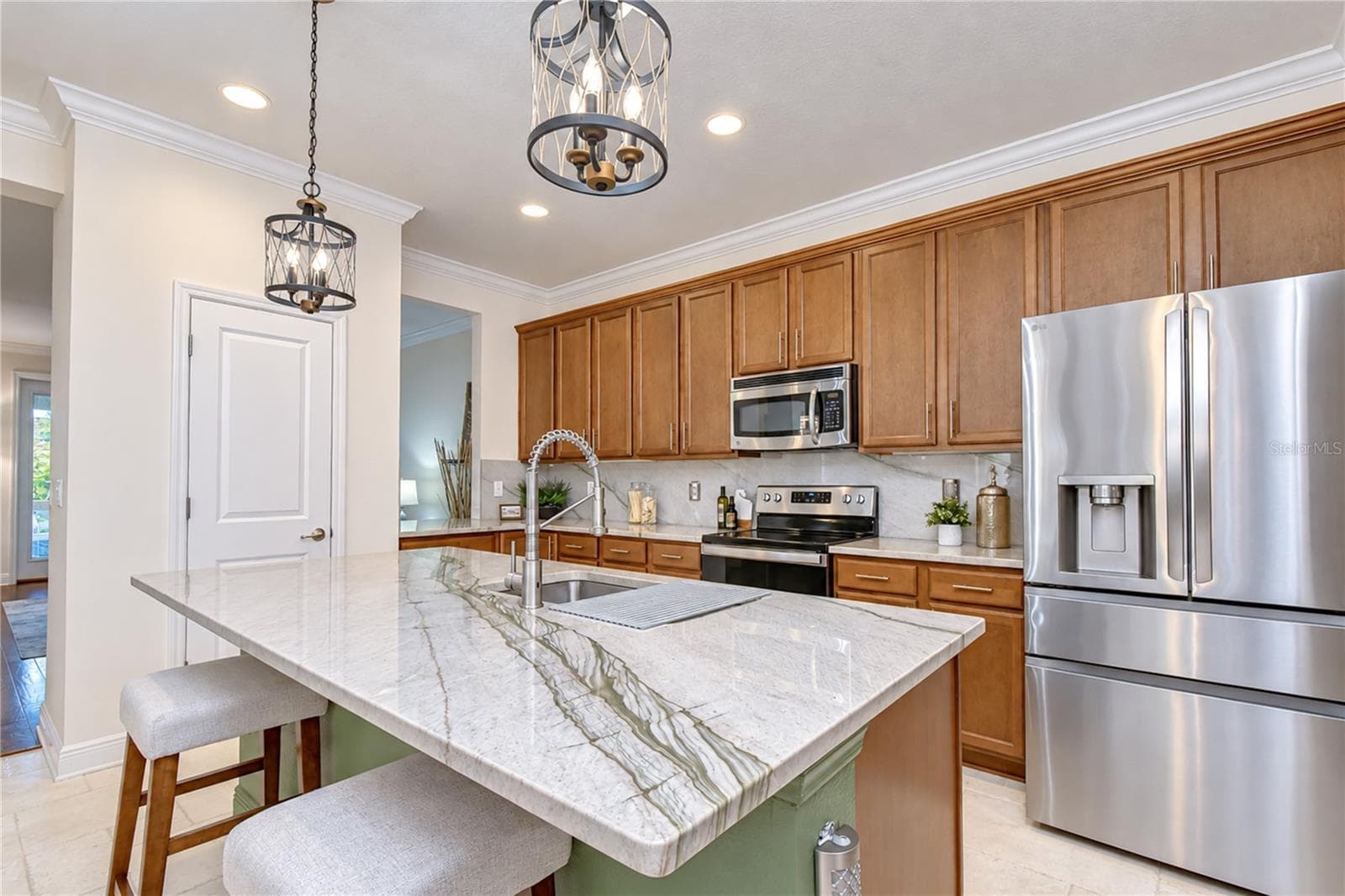 These Quartzite Countertops are just WOW! - 6810 MUNCASTER CT, TAMPA