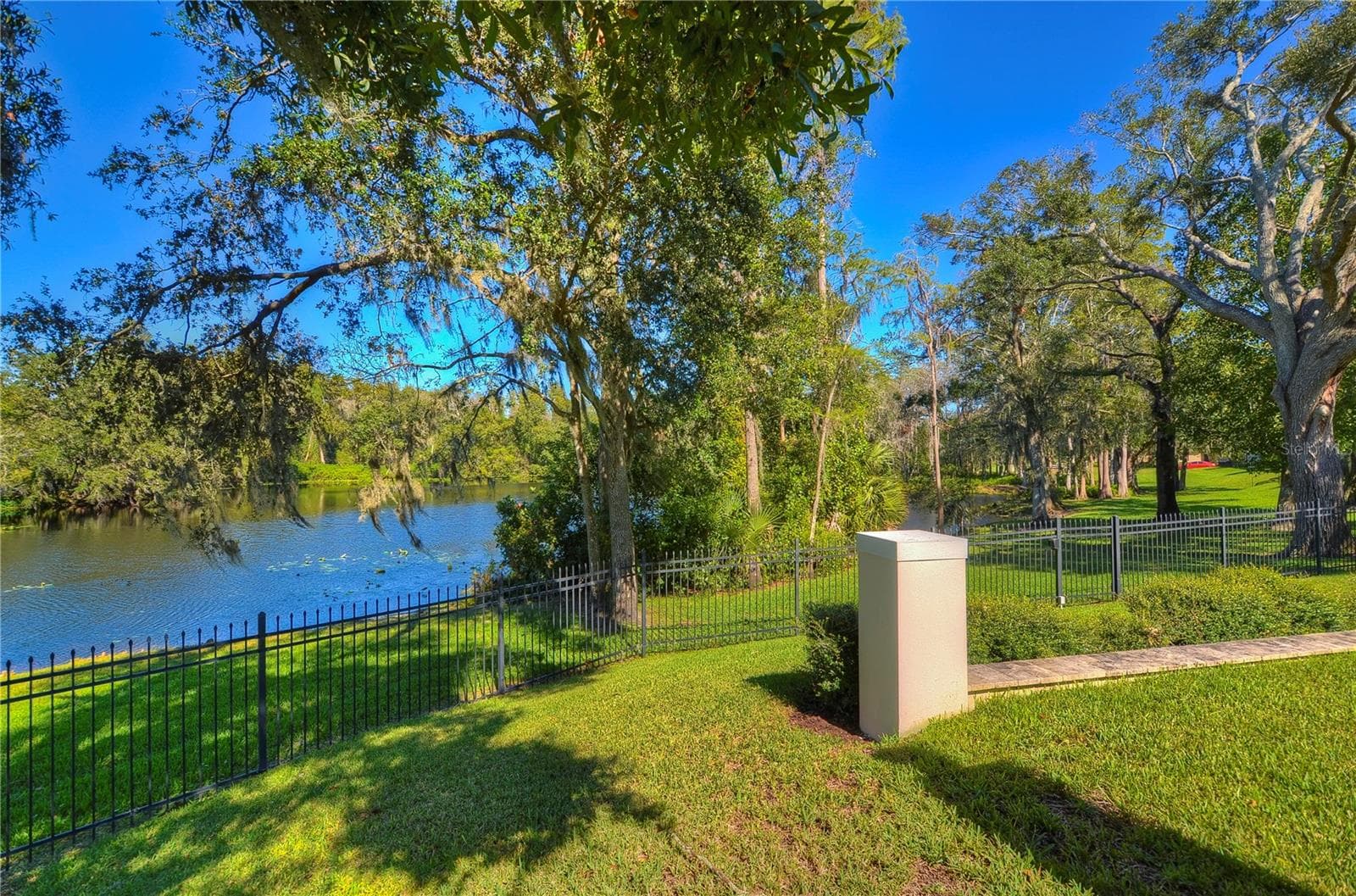 Little Lake Ravinia - 6810 MUNCASTER CT, TAMPA