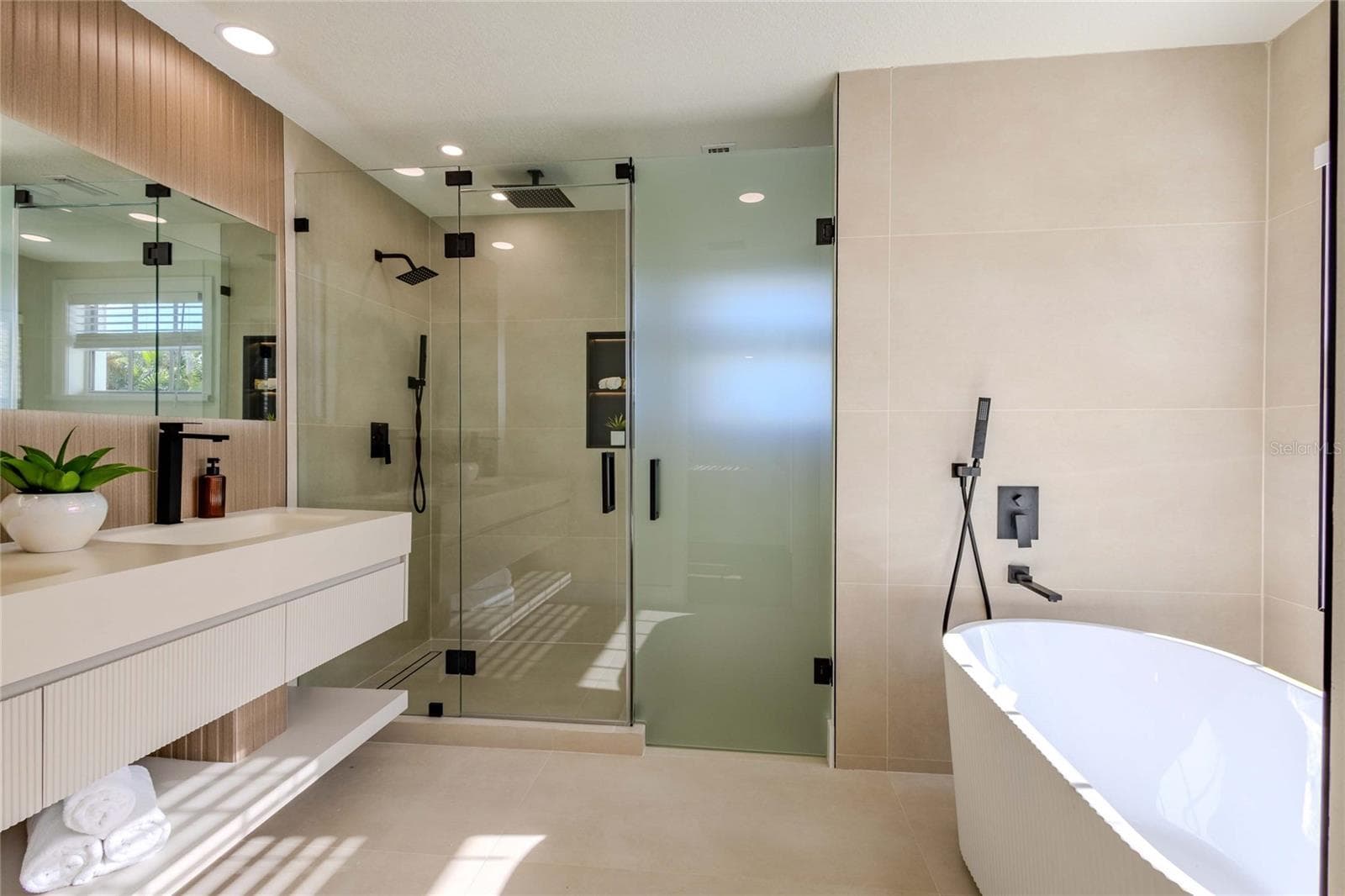 Master Bathroom - 2802 W MORRISON AVE, TAMPA