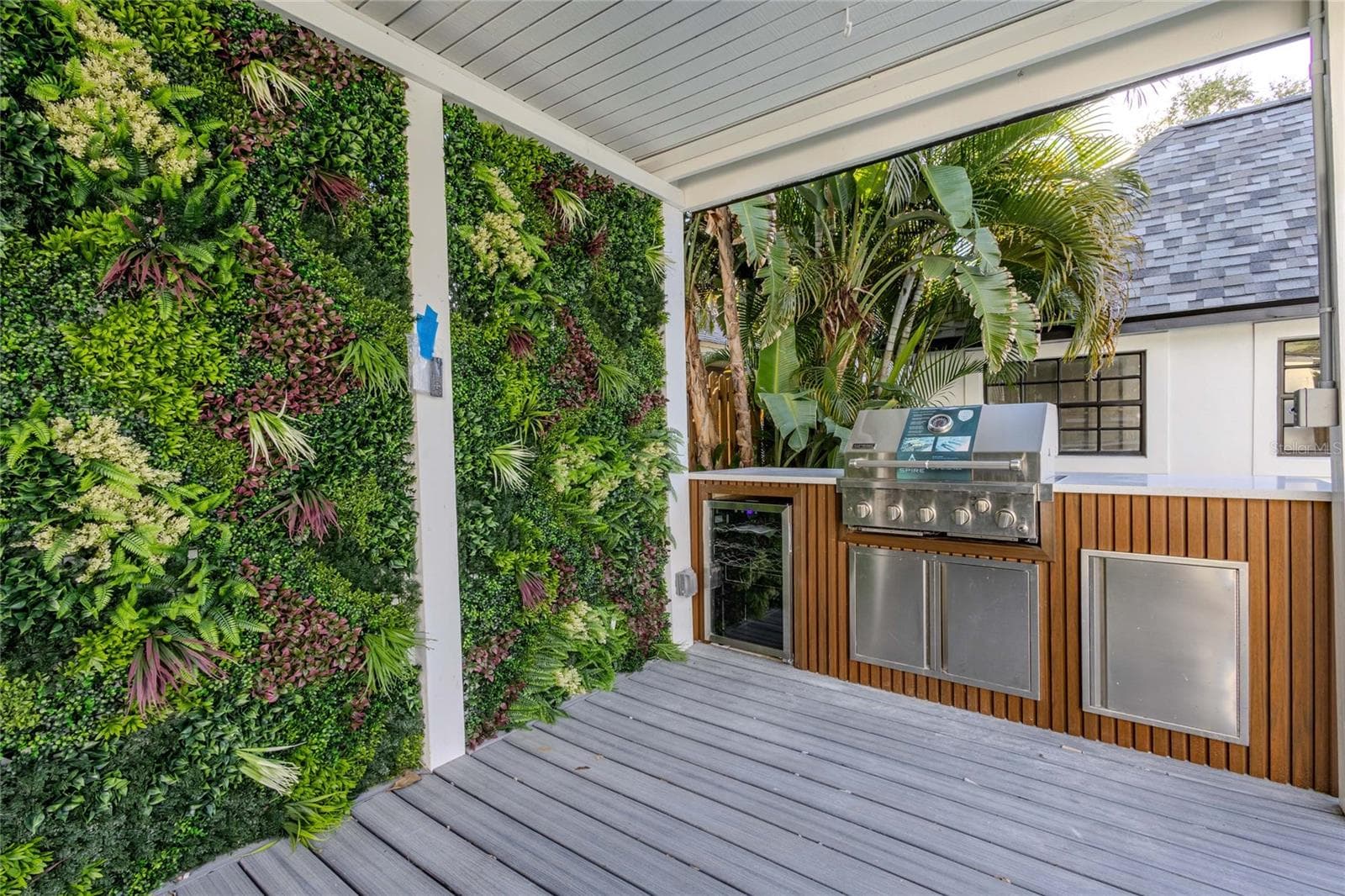 Outdoor Grill - 2802 W MORRISON AVE, TAMPA