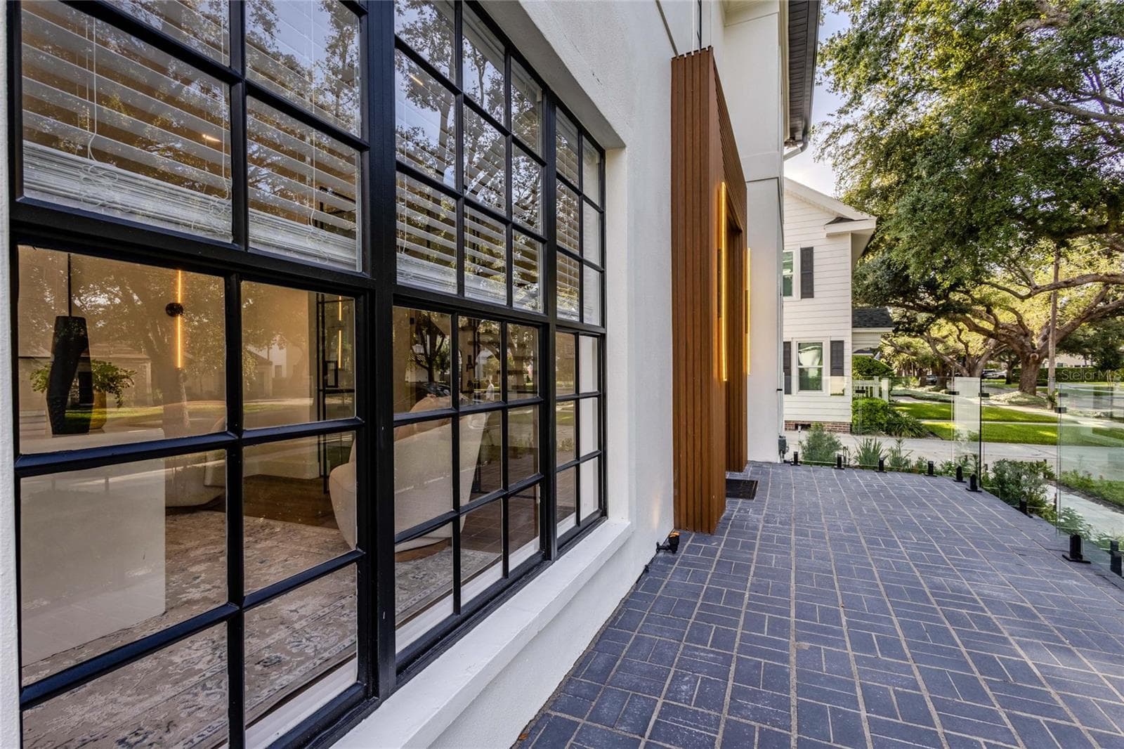 Front Halfway - 2802 W MORRISON AVE, TAMPA