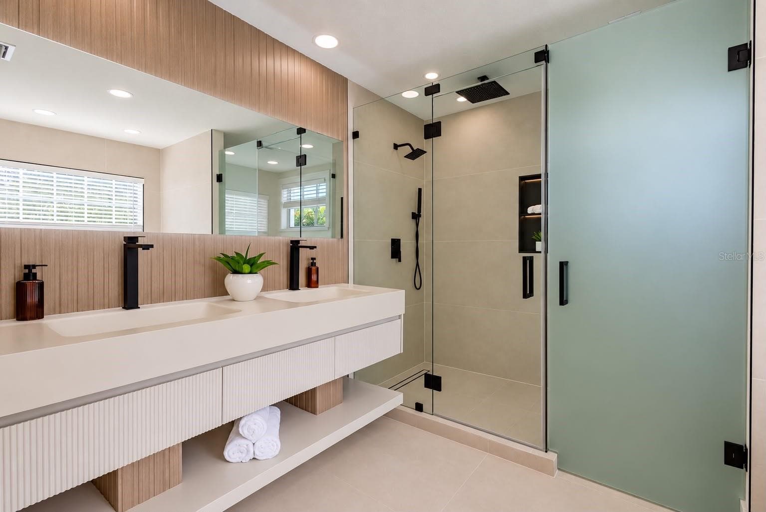 Master Bathroom - 2802 W MORRISON AVE, TAMPA