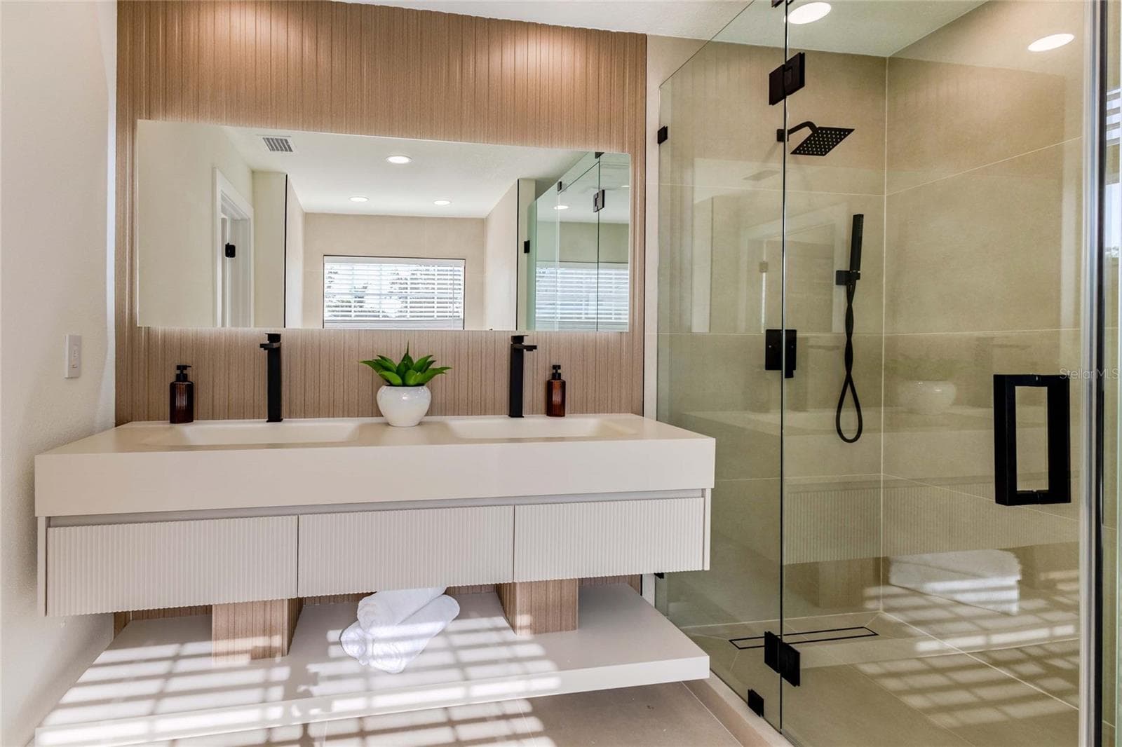 Master Bathroom - 2802 W MORRISON AVE, TAMPA