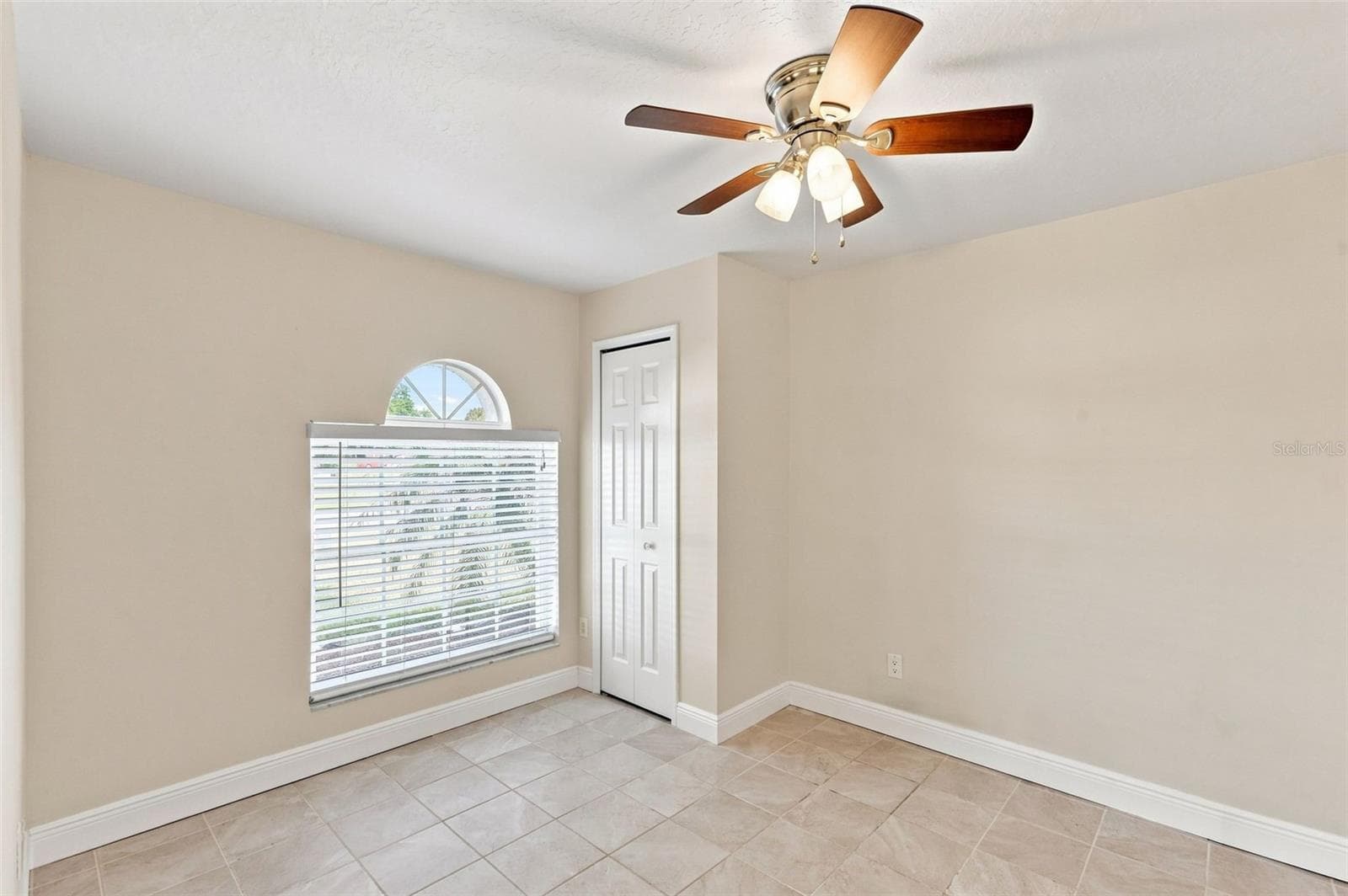 Single Family Residence at 6462 ROYAL TERN ST, ORLANDO, photo 6 of 23