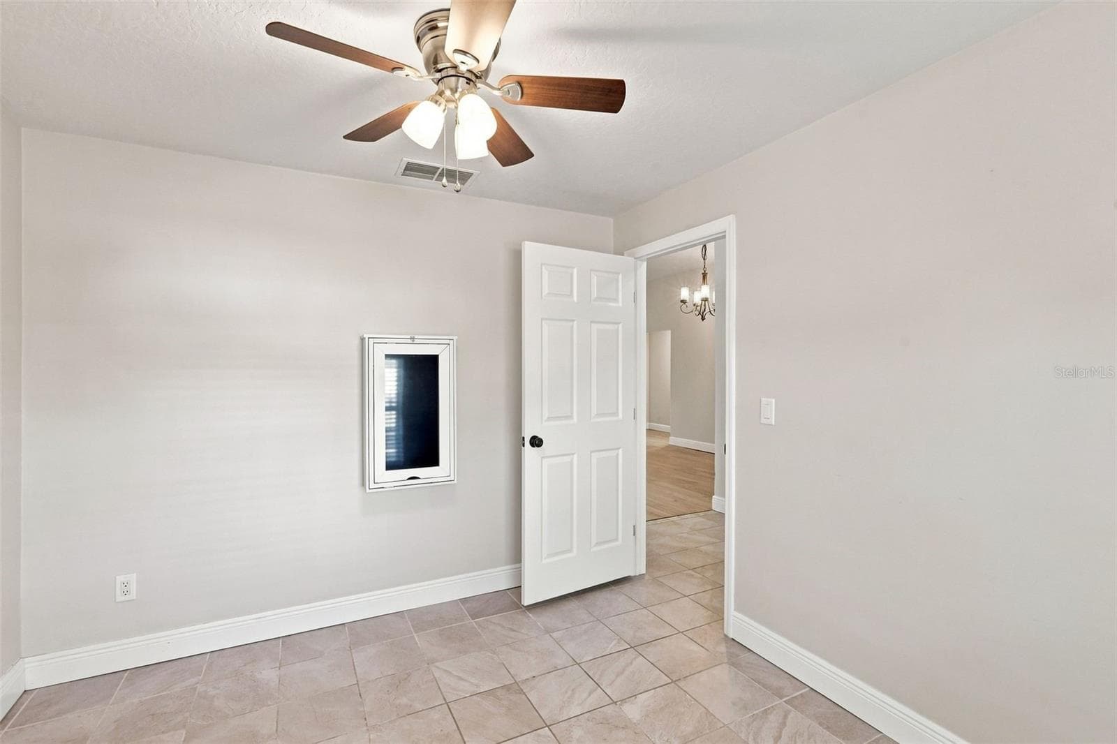 Single Family Residence at 6462 ROYAL TERN ST, ORLANDO, photo 7 of 23