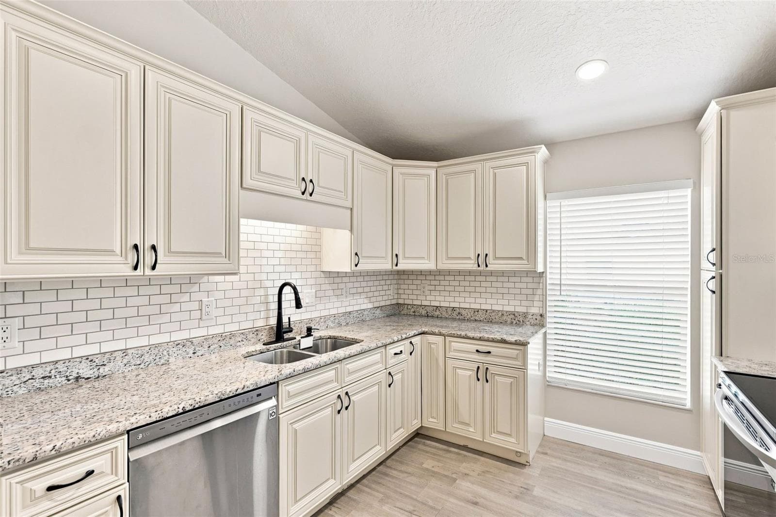 Single Family Residence at 6462 ROYAL TERN ST, ORLANDO, photo 9 of 23