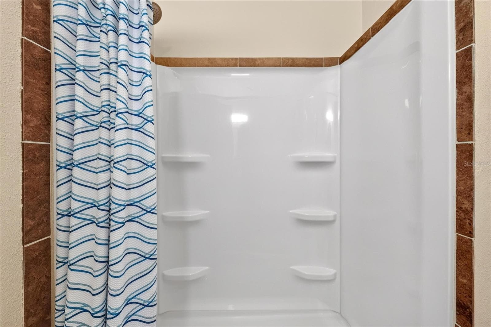 New walk-in shower - 8106 SPRING DR, YALAHA