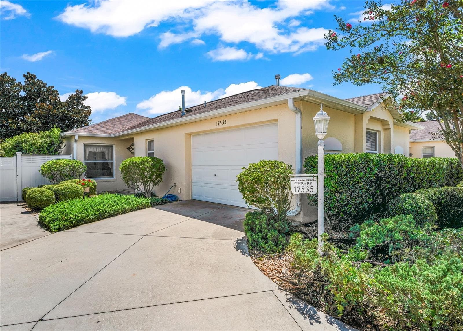 Beautiful curb appeal welcomes you to this charming Courtyard Villa, featuring lush, well-maintained landscaping and beautiful bushes that create a warm and inviting entrance. - 17535 SE 84TH FOXGROVE AVE, THE VILLAGES