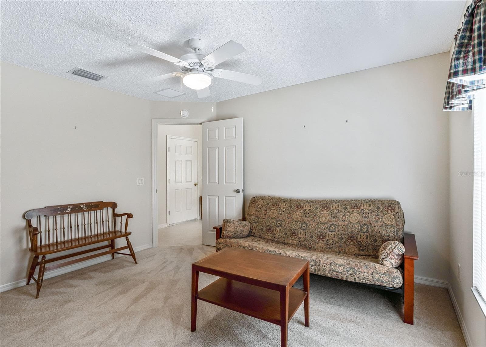 Bright and comfortable guest bedroom offering a welcoming space for family and friends. The spacious layout provides plenty of room for furnishings and personal touches, making it a wonderful retreat for overnight guests or a flexible space to suit your needs. - 17535 SE 84TH FOXGROVE AVE, THE VILLAGES