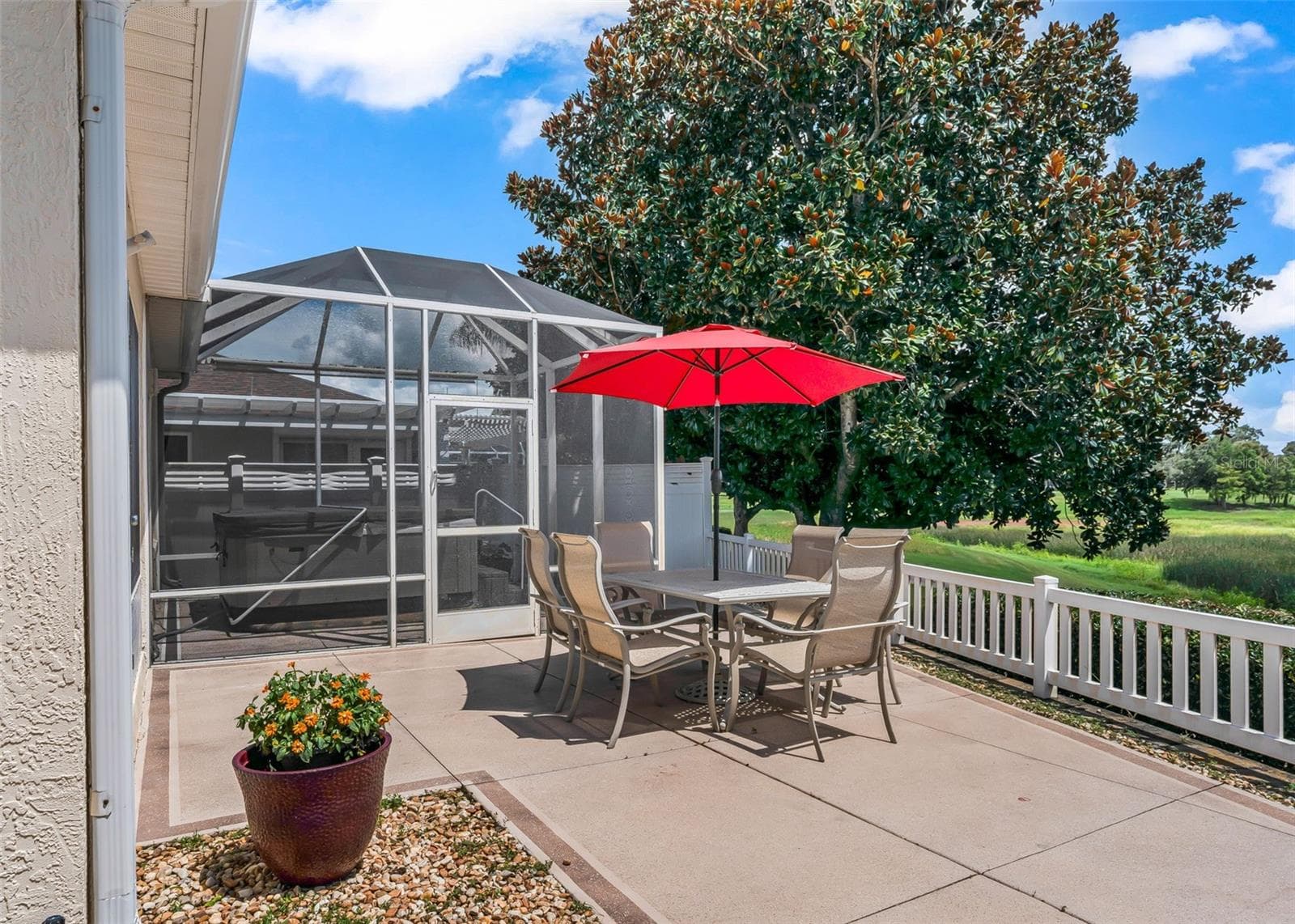 Beautiful private courtyard offering gorgeous golf course views. - 17535 SE 84TH FOXGROVE AVE, THE VILLAGES