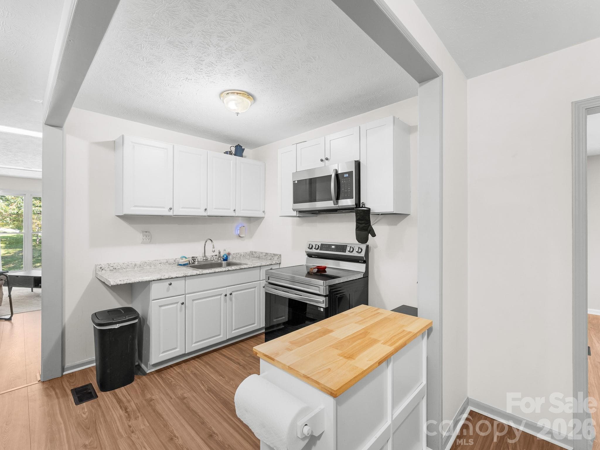 Kitchen in Apartment - 40 Country Bear Lane, Flat Rock