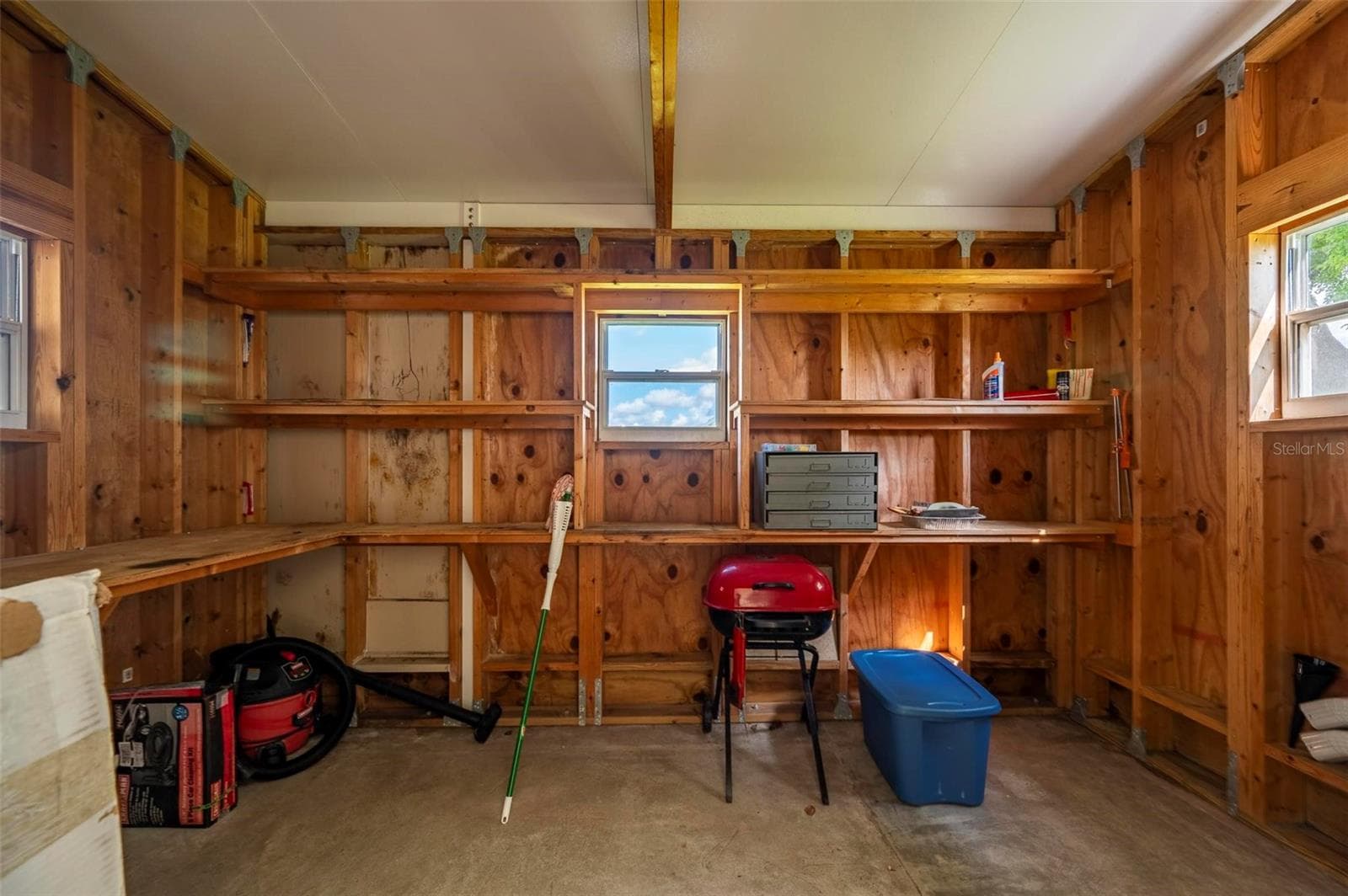 Large Workshop/Shed - 1000 KINGS HWY #105, PORT CHARLOTTE