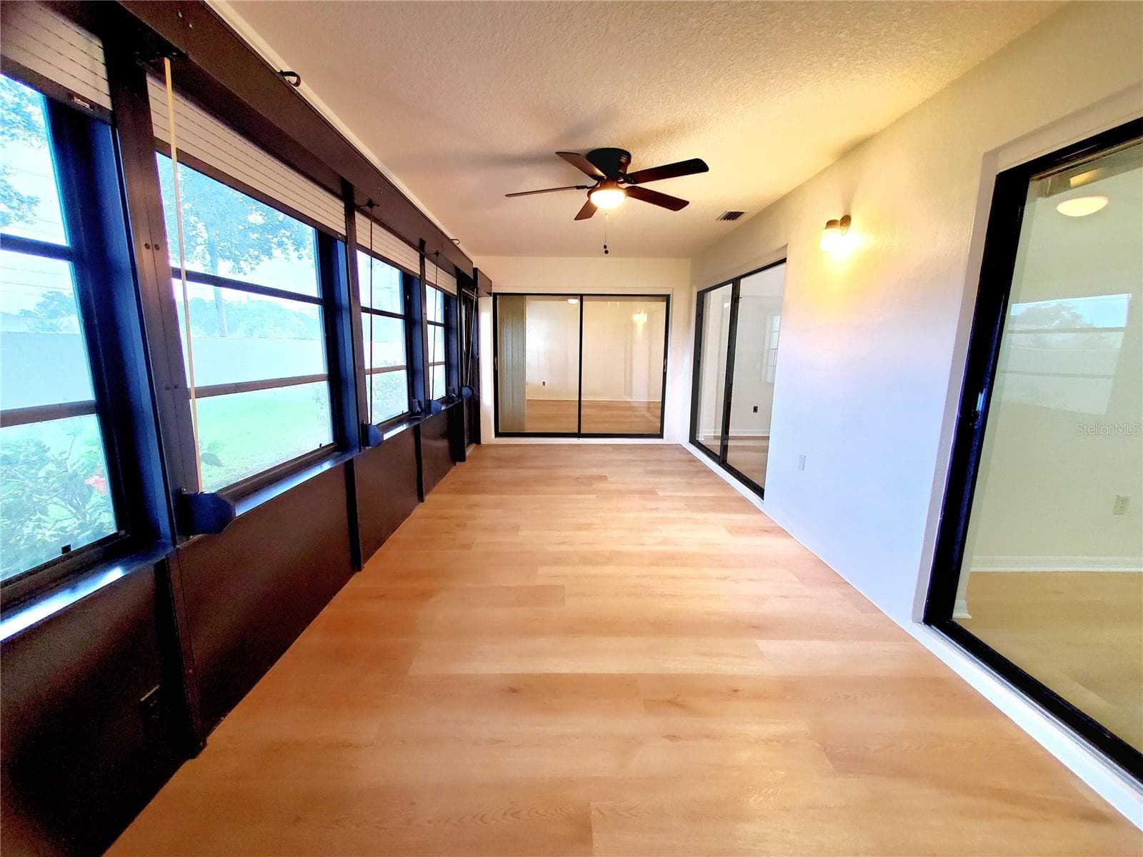 AIR-CONDITIONED FLORIDA ROOM - 2053 VILLA TER, CLEARWATER