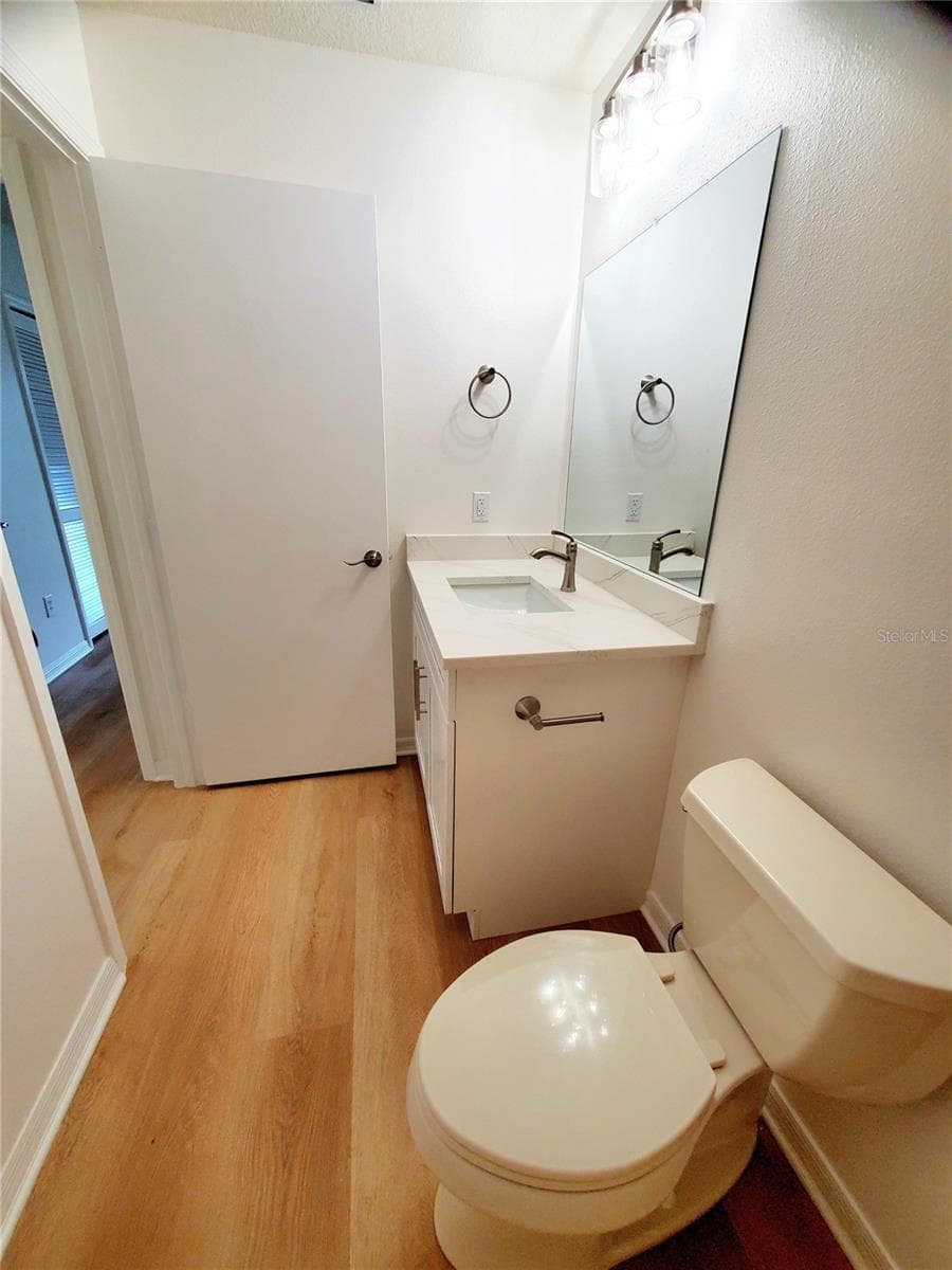GUEST BATHROOM - 2053 VILLA TER, CLEARWATER