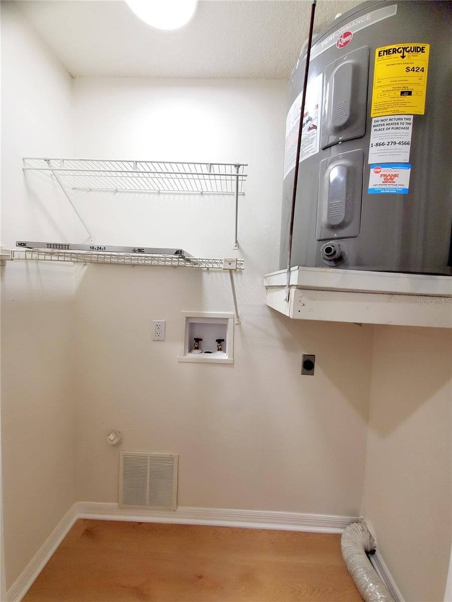 LAUNDRY - 2053 VILLA TER, CLEARWATER