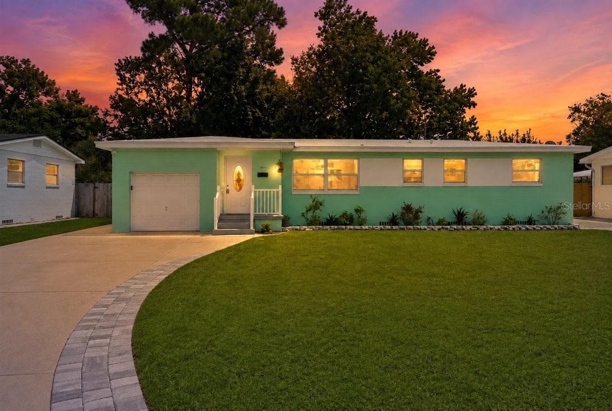 2125 W LOU DR
