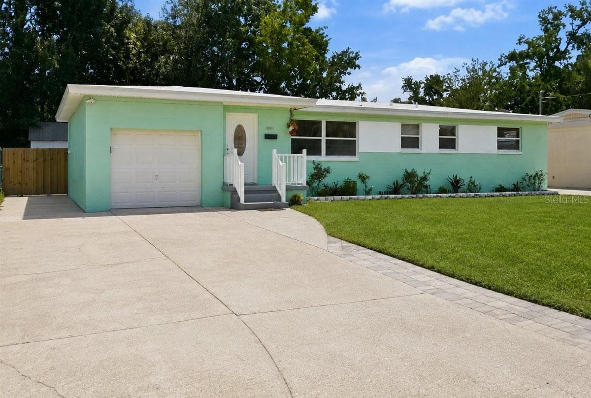 Single Family Residence at 2125 W LOU DR, JACKSONVILLE, photo 2 of 57