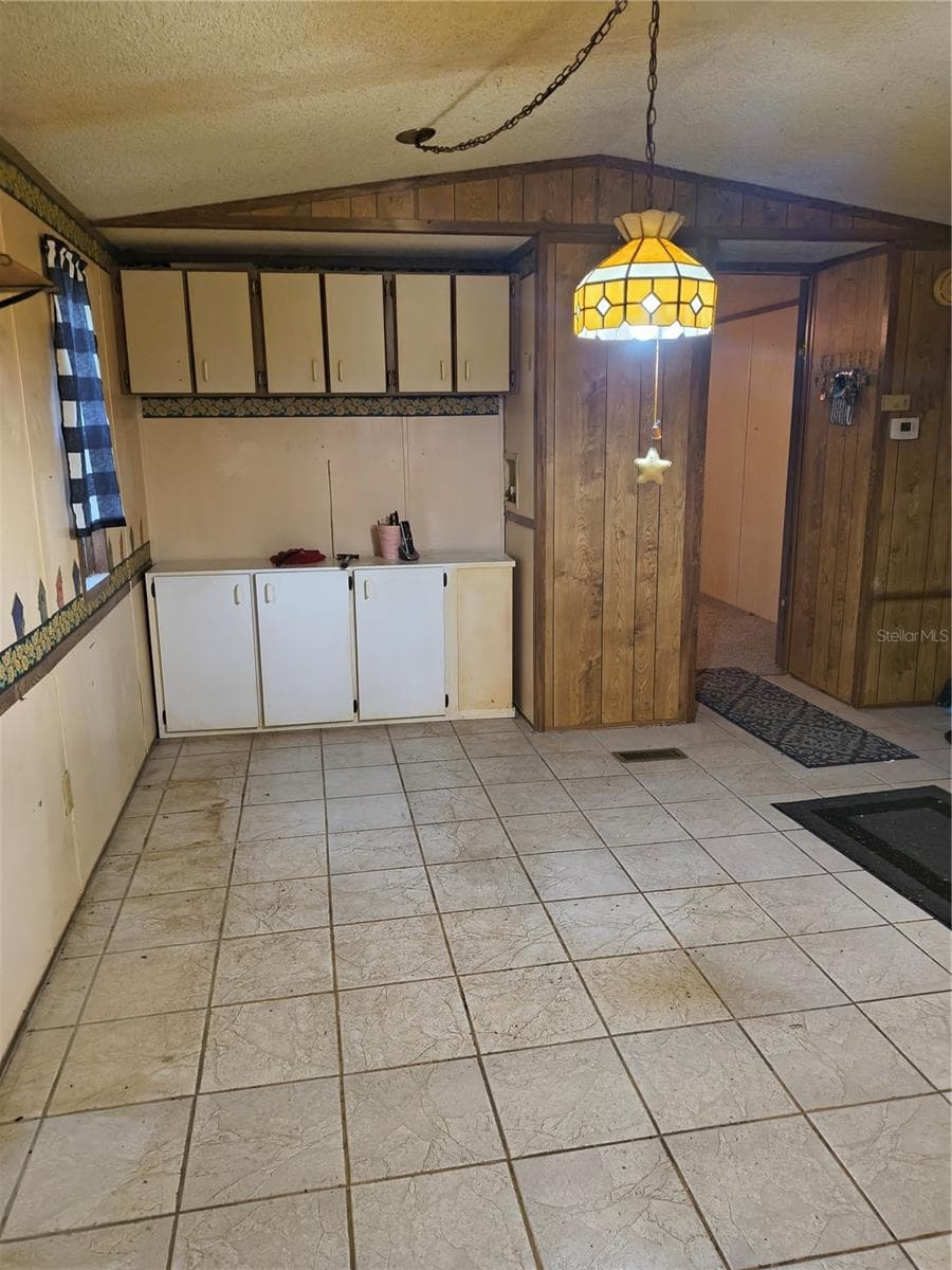 Manufactured Home at 18250 CAUFIELD RD, SPRING HILL, photo 9 of 45