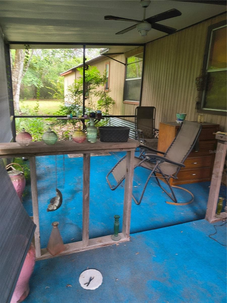 Dedicated screen room on back of home - 18250 CAUFIELD RD, SPRING HILL