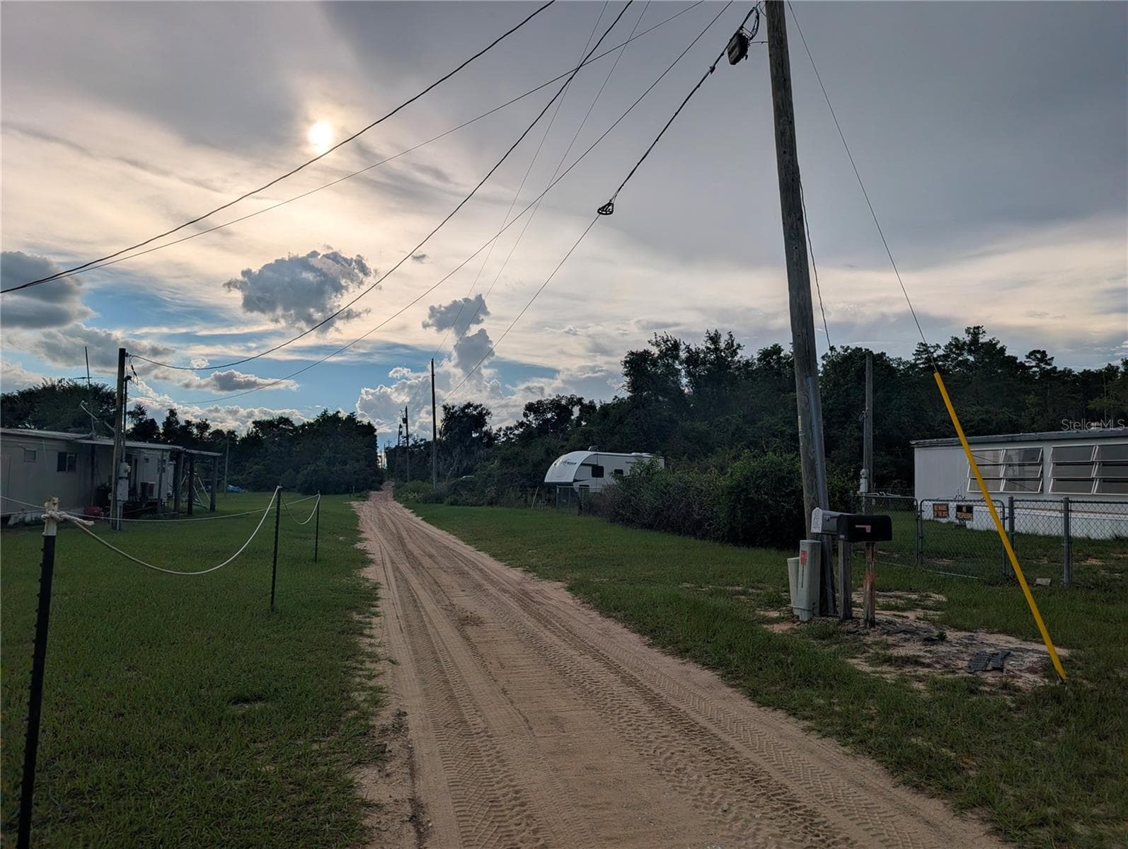 Road in front of the property - 20683 SE 140TH ST, UMATILLA