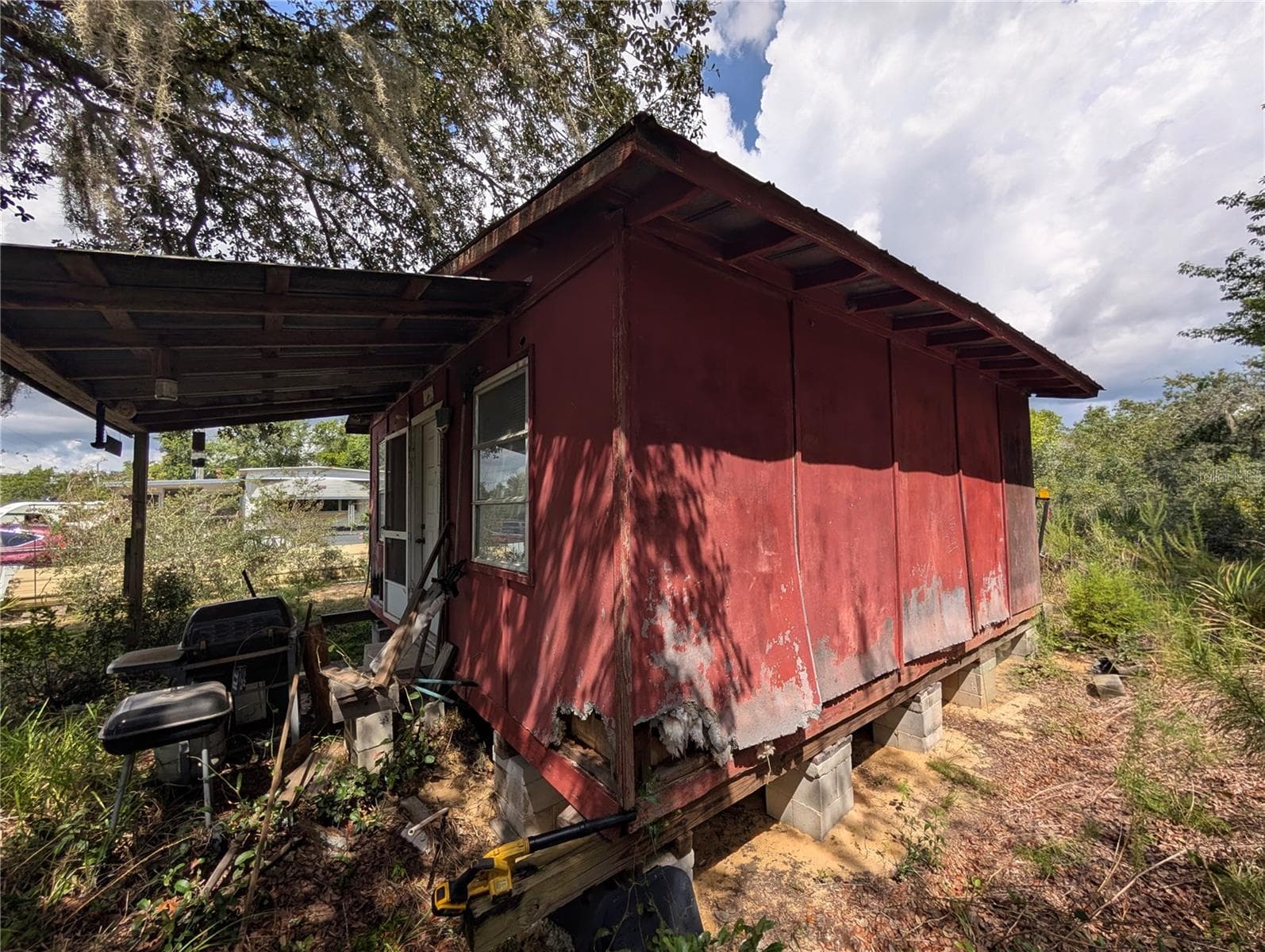 Right side of the cabin - 20683 SE 140TH ST, UMATILLA