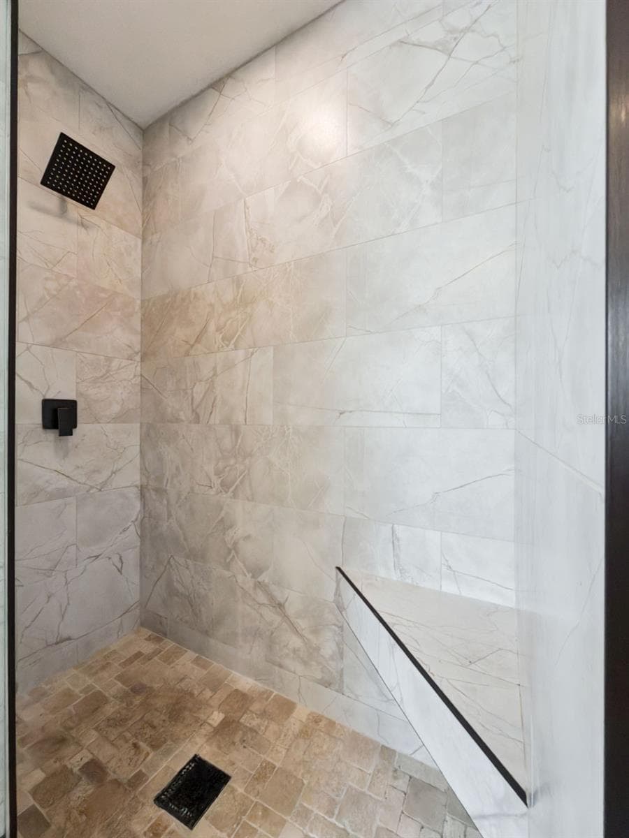 Primary Ensuite Bathroom: Walk-In - 5937 TROPHY LOOP, LAKELAND