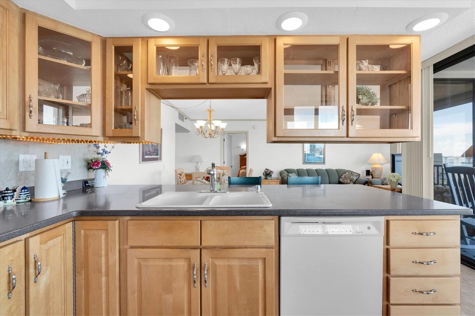 Custom cabinets with see thru glass doors - 6287 BAHIA DEL MAR CIR #602, ST PETERSBURG