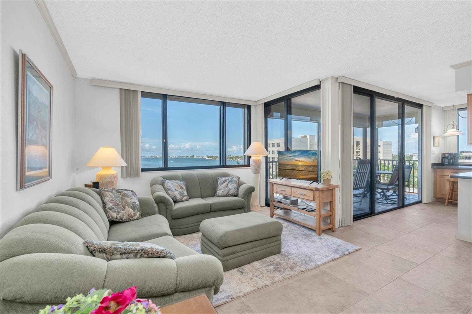 large open living are with ceramic tile - 6287 BAHIA DEL MAR CIR #602, ST PETERSBURG