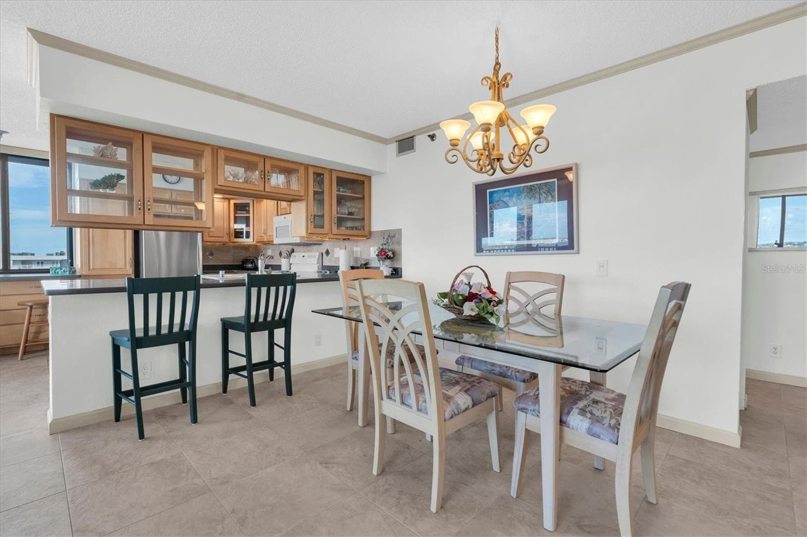 Bar space with see thru custom cabinets - 6287 BAHIA DEL MAR CIR #602, ST PETERSBURG
