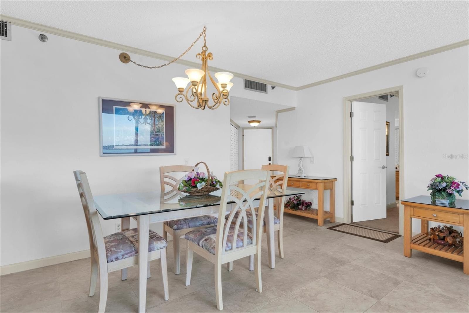 ample seating for guests - 6287 BAHIA DEL MAR CIR #602, ST PETERSBURG