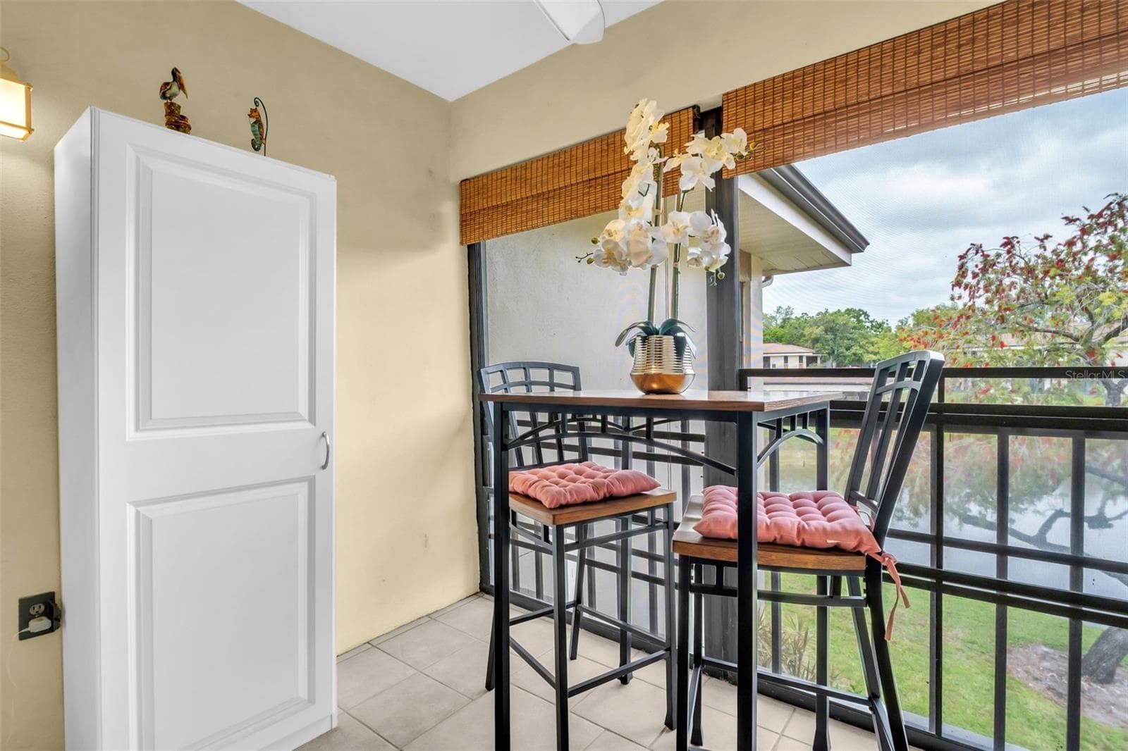 Screened balcony for year-round enjoyment~ - 2700 NEBRASKA AVE #5-205, PALM HARBOR