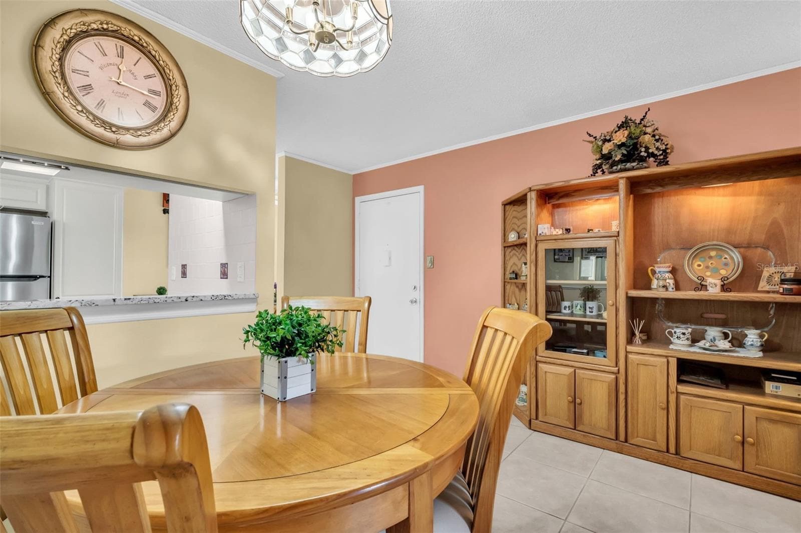 Dining room with convenient kichen pass-through~ - 2700 NEBRASKA AVE #5-205, PALM HARBOR