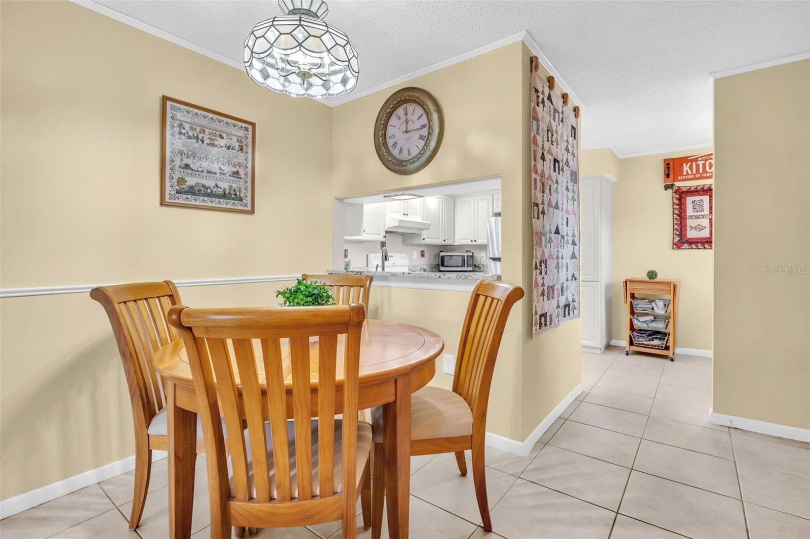 Tasteful chair rail and crown molding accents~ - 2700 NEBRASKA AVE #5-205, PALM HARBOR
