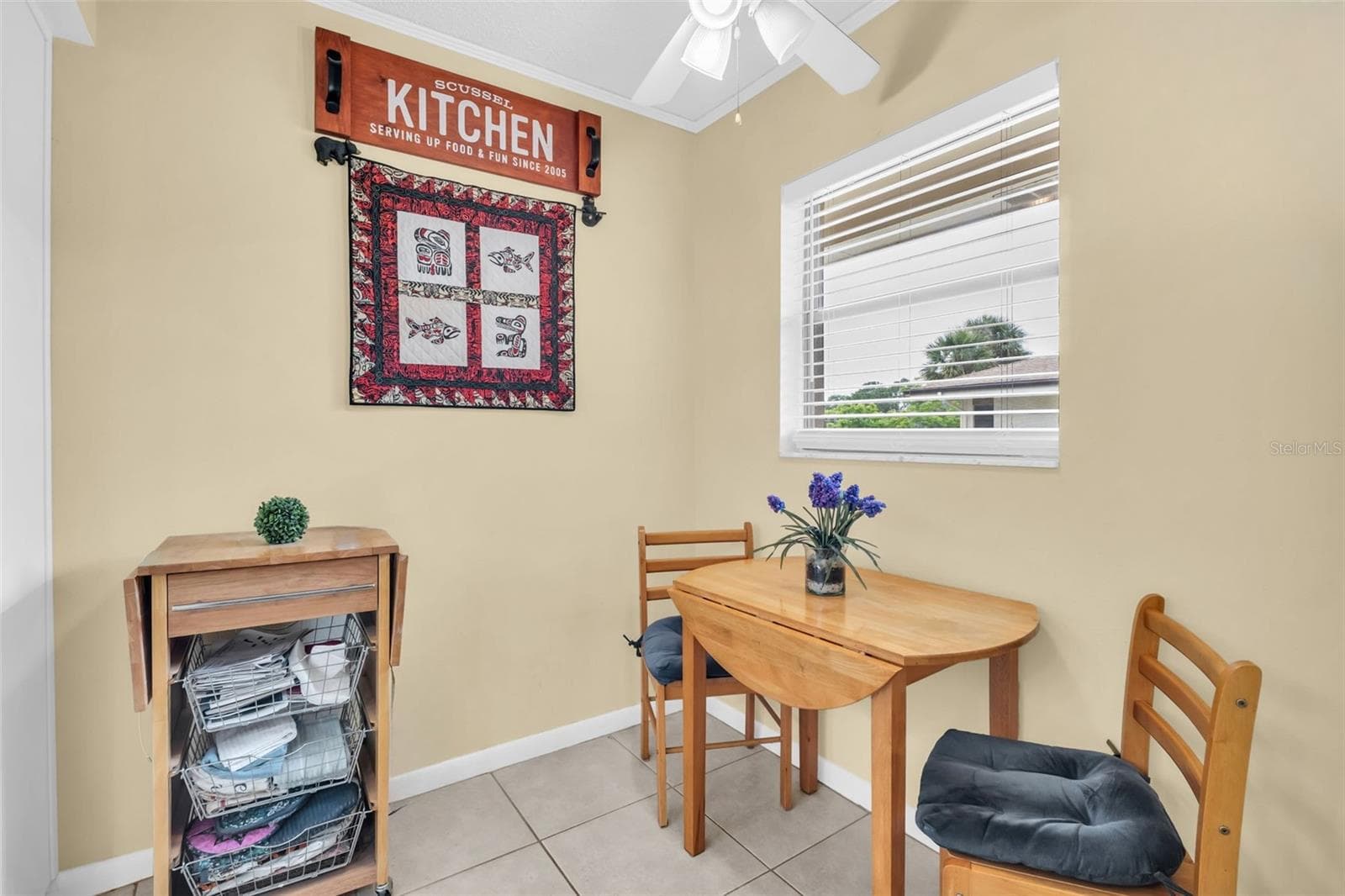Eat-in kitchen nook for casual dining~ - 2700 NEBRASKA AVE #5-205, PALM HARBOR
