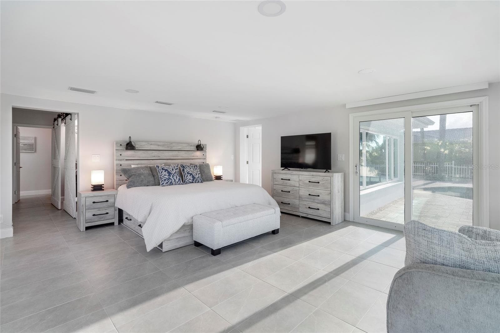Single Family Residence at 227 HOWARD DR, BELLEAIR BEACH, photo 15 of 56