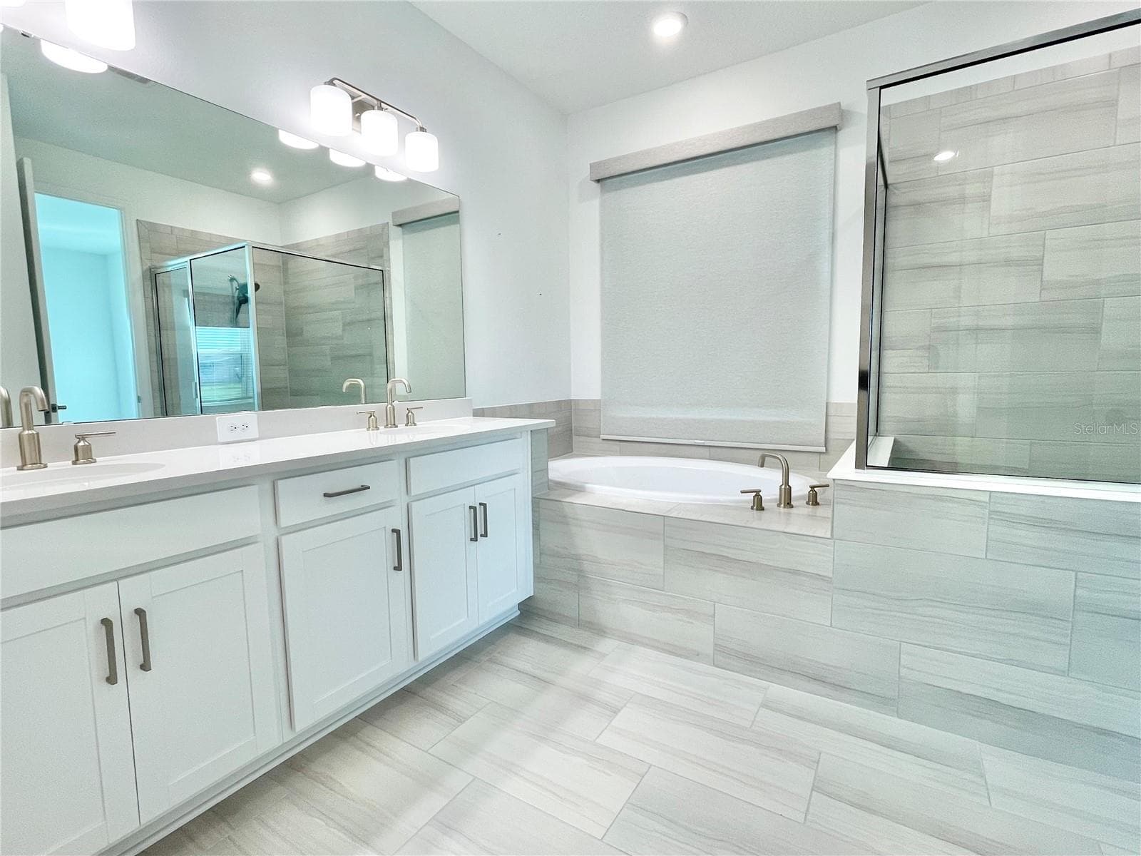 Main Bedroom bathroom - 4698 CORAL HARBOUR RD, KISSIMMEE