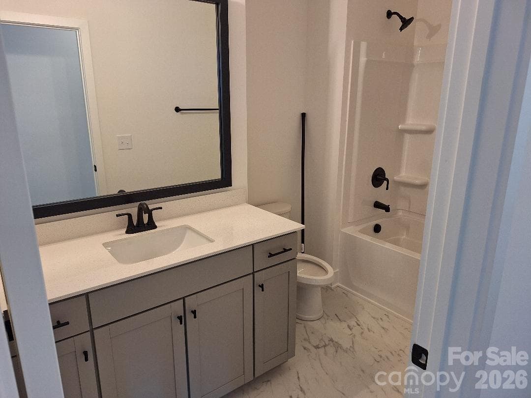 Hall Bathroom - 5134 Colchester Court, Catawba