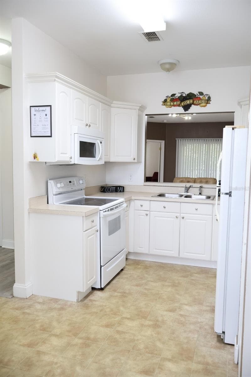 Condominium at 8842 CORAL PALMS CT #B, KISSIMMEE, photo 5 of 36