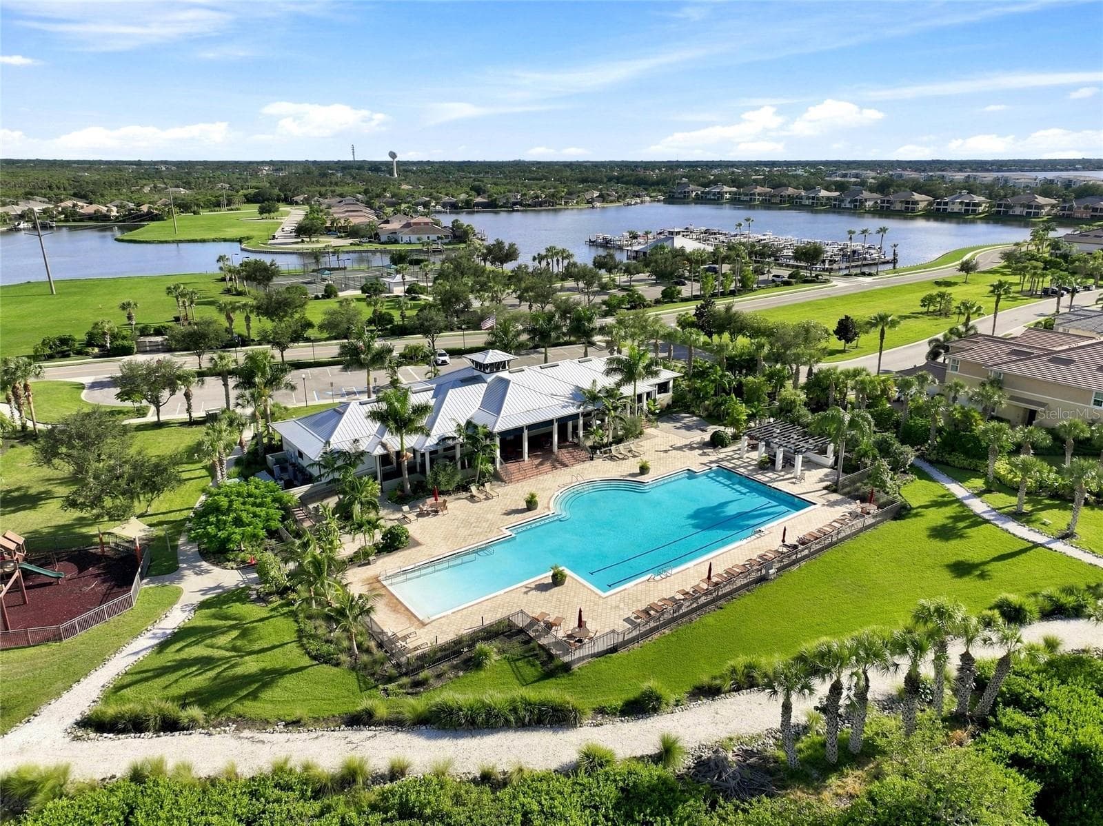 Single Family Residence at 5057 LAKE OVERLOOK AVE, BRADENTON, photo 10 of 88