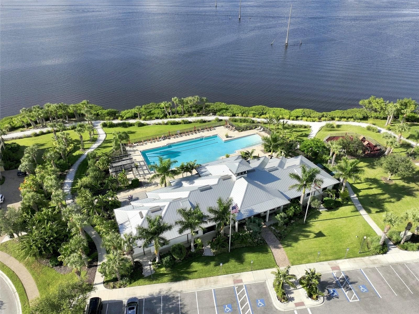Single Family Residence at 5057 LAKE OVERLOOK AVE, BRADENTON, photo 81 of 88