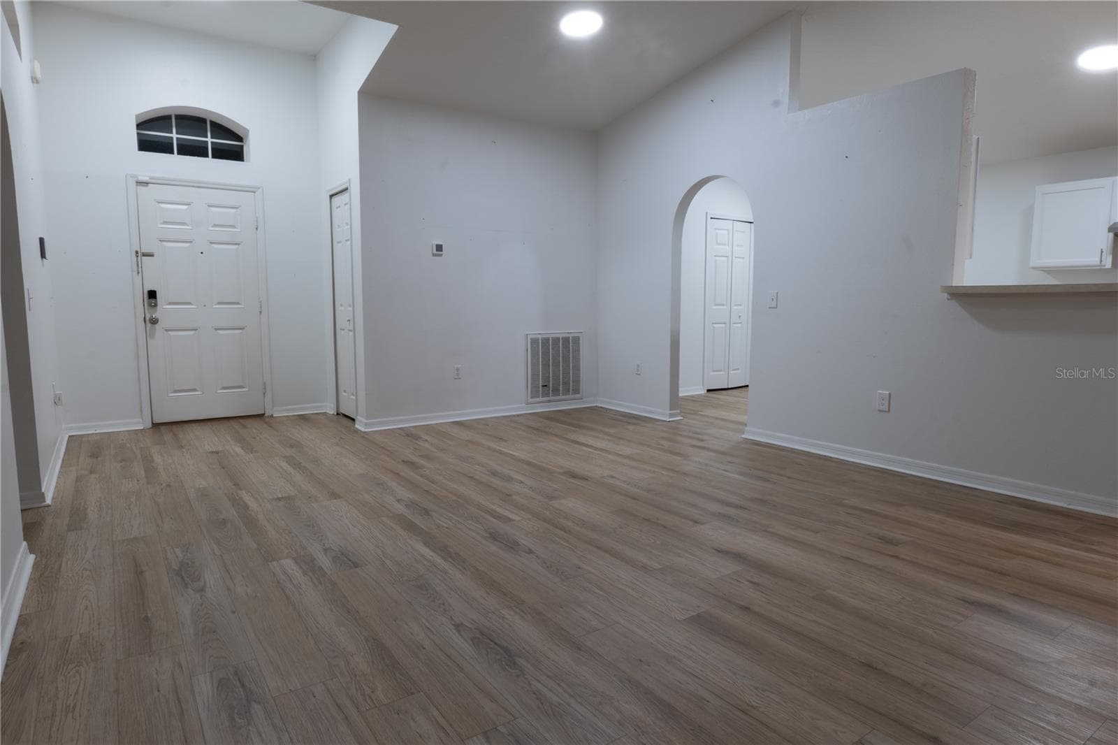 Single Family Residence at 5689 SYCAMORE CANYON DR, KISSIMMEE, photo 2 of 15