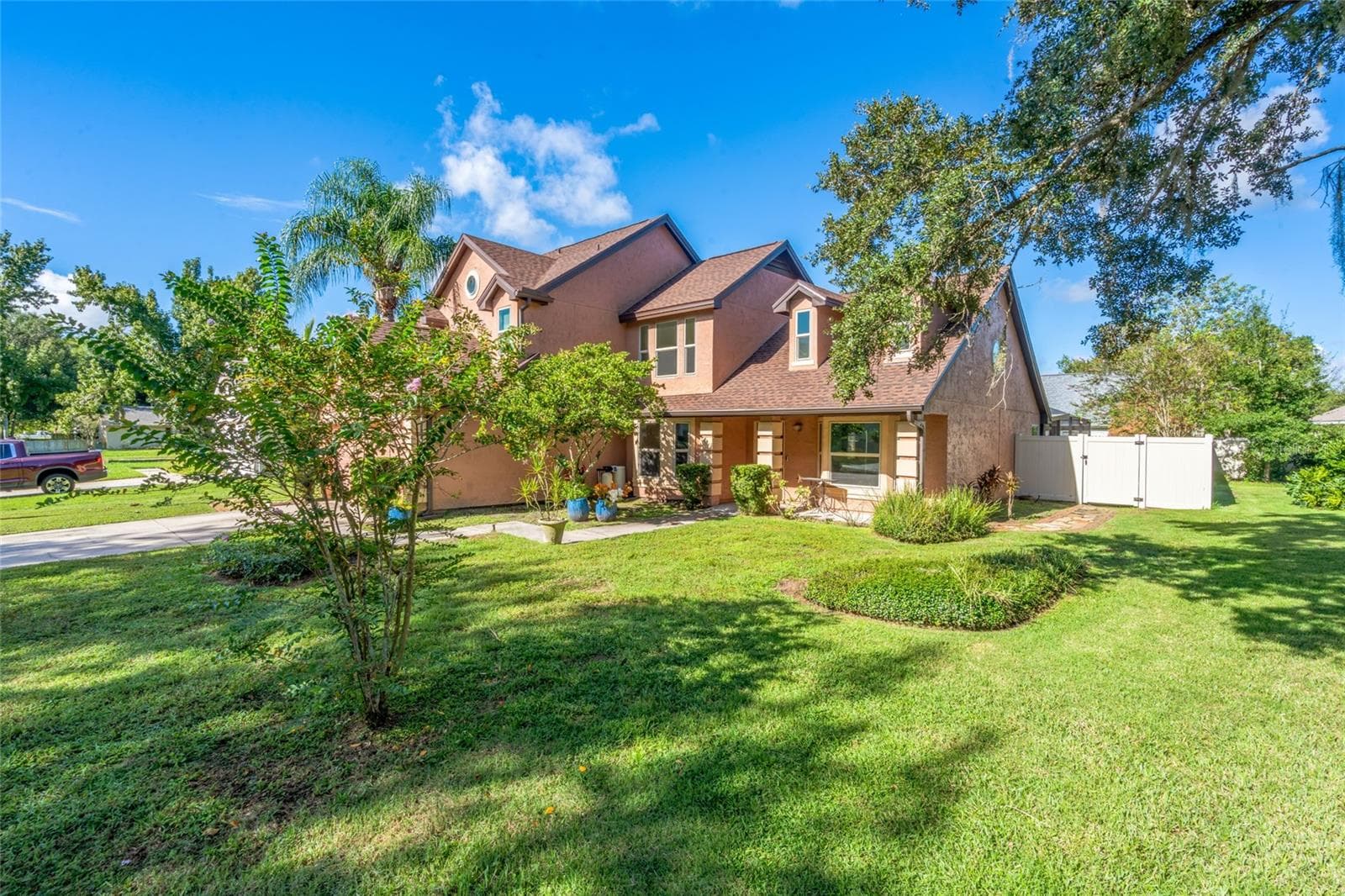 Single Family Residence at 14904 PERRIWINKLE PL, TAMPA, photo 3 of 64