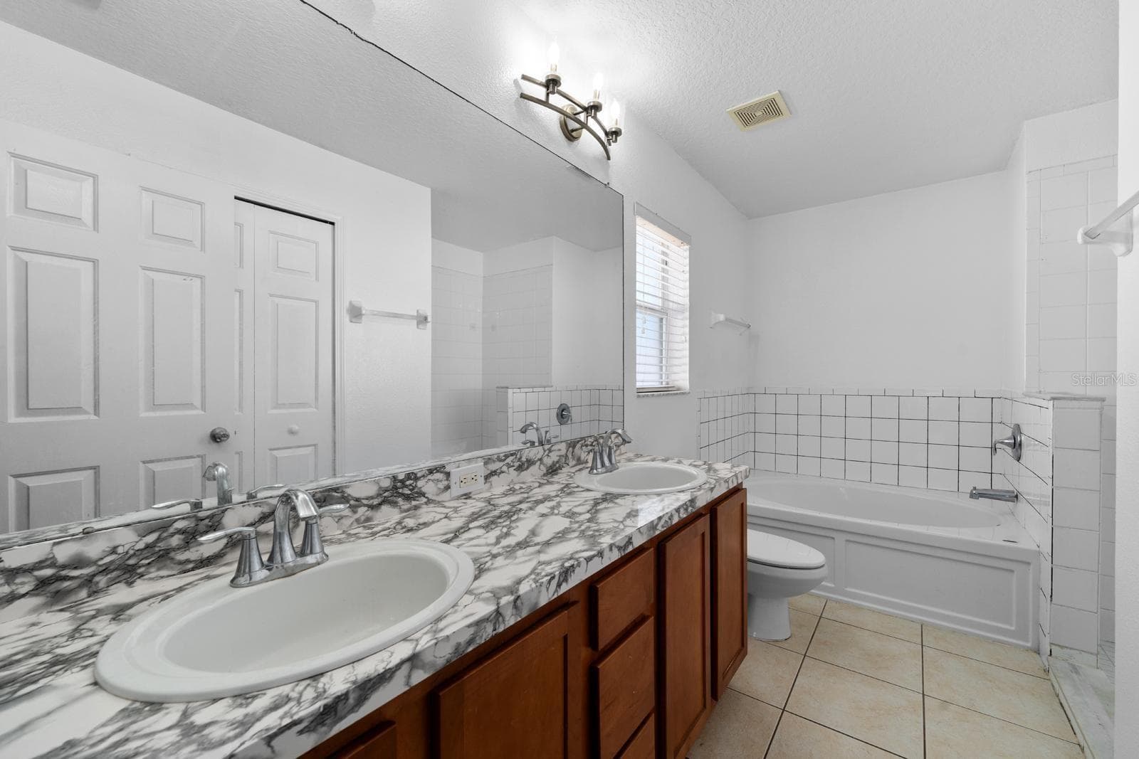 Primary Bathroom - 3609 TRAPNELL GROVE LOOP, PLANT CITY