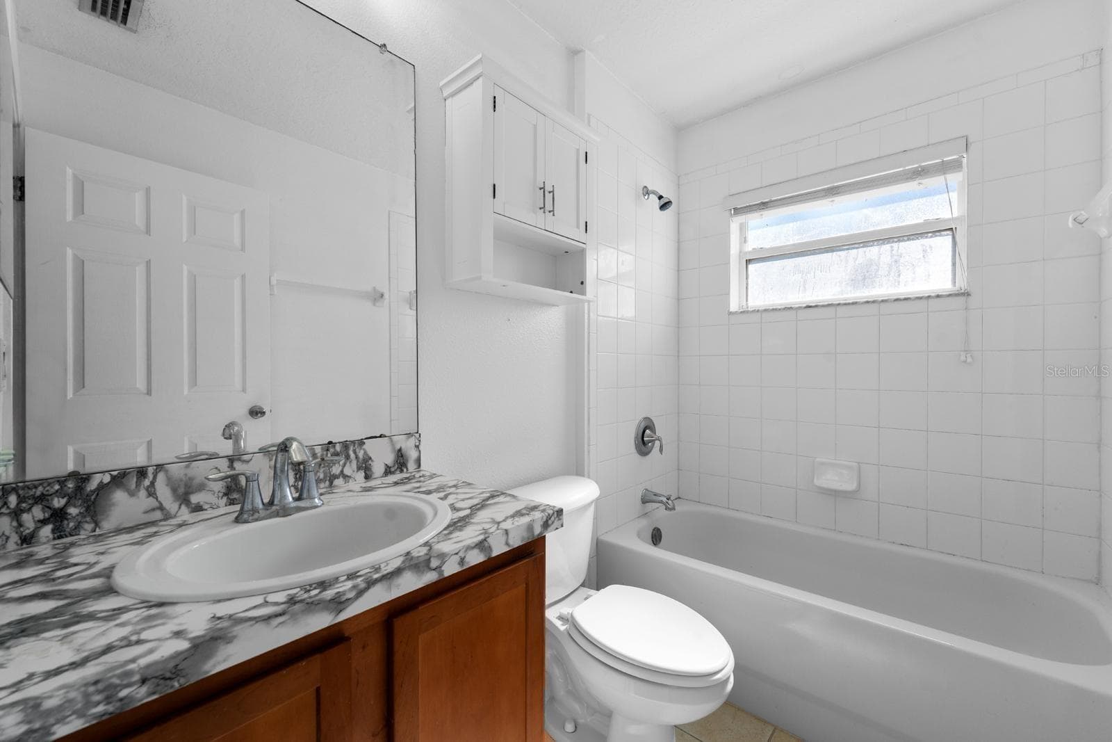 Hall Bathroom - 3609 TRAPNELL GROVE LOOP, PLANT CITY